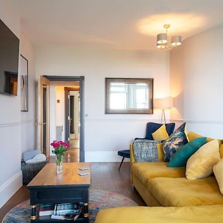 Stylish Beachfront Bolthole With Stunning Sea Views And Luxury Touches แฮร์นเบย์ ภายนอก รูปภาพ