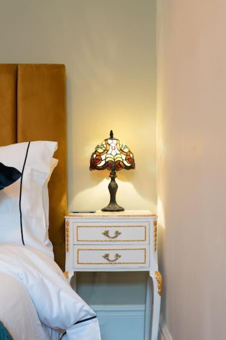 Stylish Beachfront Bolthole With Stunning Sea Views And Luxury Touches แฮร์นเบย์ ภายนอก รูปภาพ